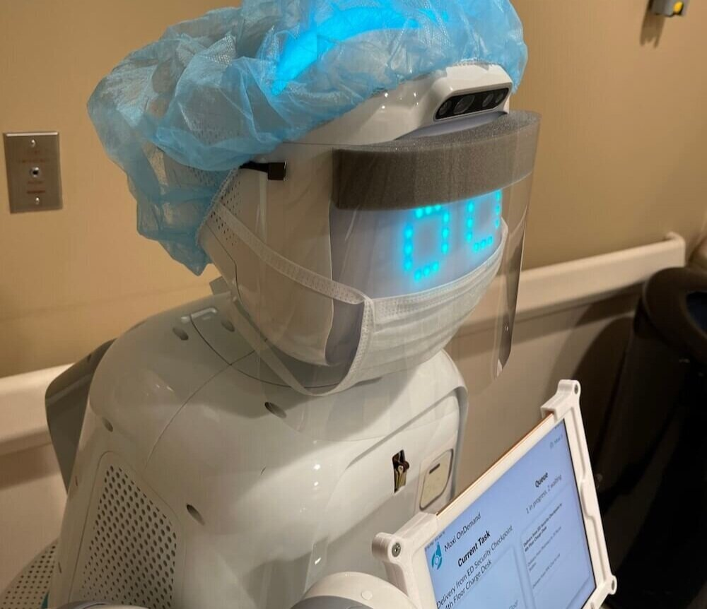 moxi the robot nurse wearing a hair net_theHotBleep